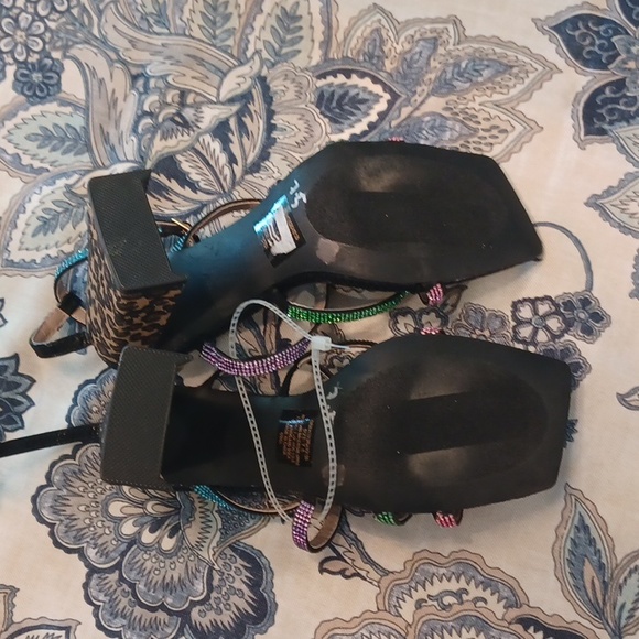 BETSEY JOHNSON Graviti Embellished Leopard Print Block Heel Sandal Size 7.5 NEW - Picture 14 of 14